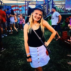 Meet your Posher, Addy